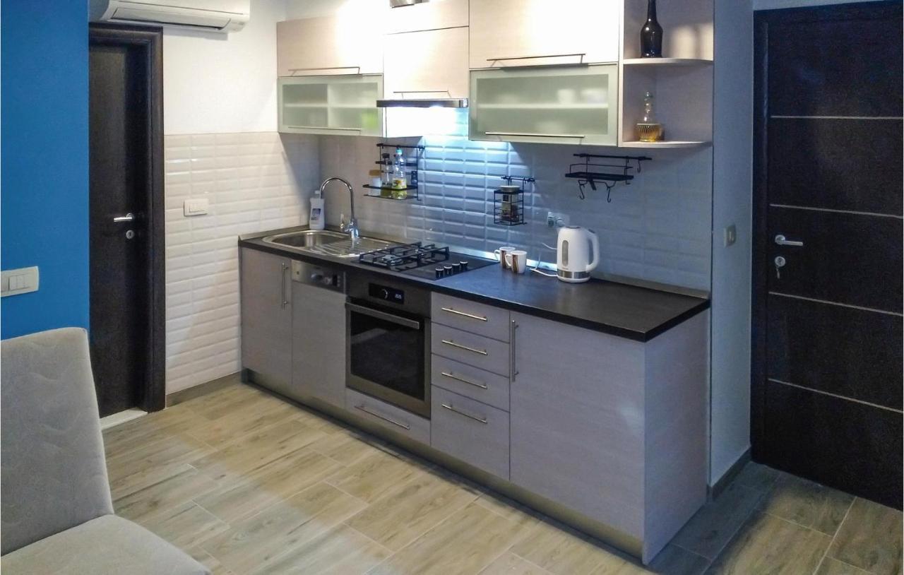 Appartement Beautiful In With 1 Bedrooms